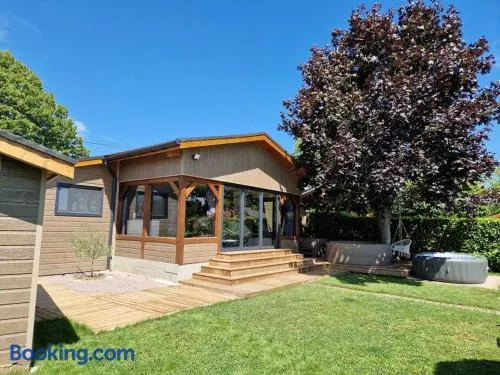 Chalet moderne au bord d'un lac - Image 1