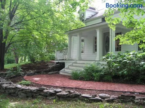Private setting on country farm near Rhinebeck - Image 1