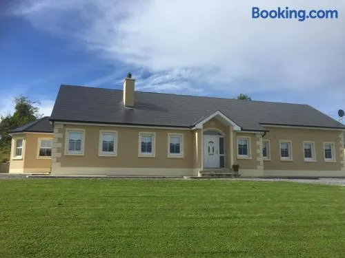Lakeview House - Image 1