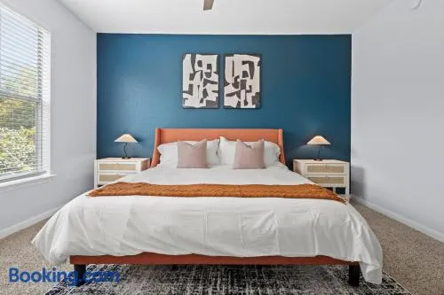 Lux 1BR - Pool, BBQ - Near Med District & Nightlife - Gated Community - Image 1