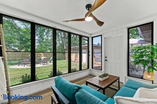 Entertainment Haven w Firepit, Games & Fenced Yard - Image 1