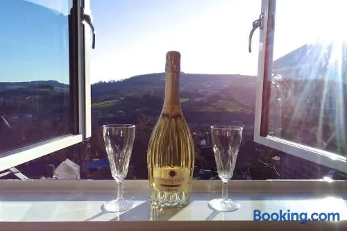 Birds Nest, Romantic getaway with stunning views - Image 1