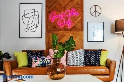 Good Vibes Only Studio Condo for 2 wifi pool WFH - Image 1