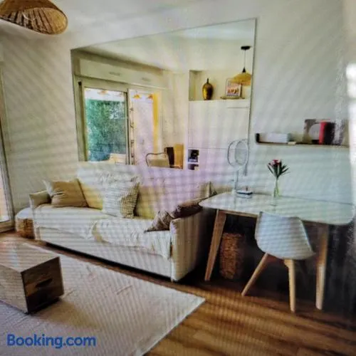 Very quiet residence in Mandelieu-la-Napoule - Image 1
