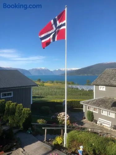 Exclusive log house with panoramic fjord views - Image 1