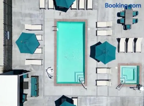 Calm Luxury Living at Northtowne - Image 1