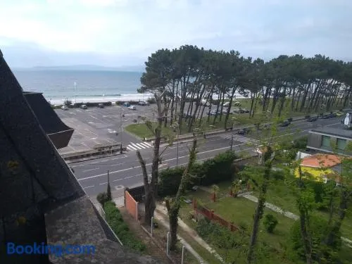 Apartamento primera línea playa d samil - Image 1