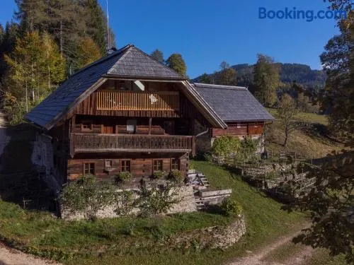 Charmante Gästewohnung in altem Bauernhaus in alpiner Alleinlage - Image 1