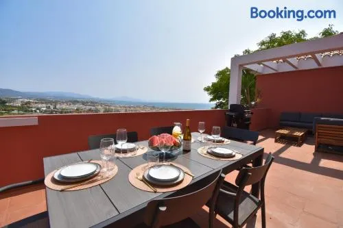 The Coral Breeze - Top Floor Apartment with Spectacular Views - Image 1