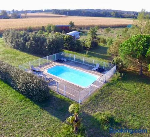 Les Roulottes-Gîtes de la Ferme de l'Autruche Dromoise - Image 1