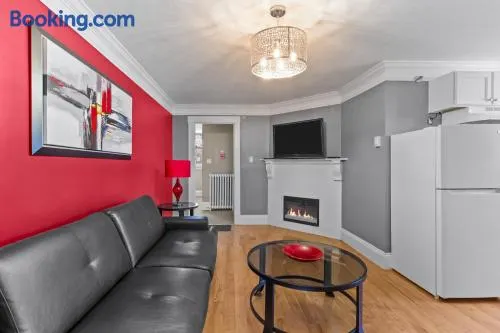 Downtown Gem 2BR Tub Parking - Image 1