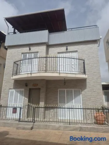 Villa in Universal - Image 1