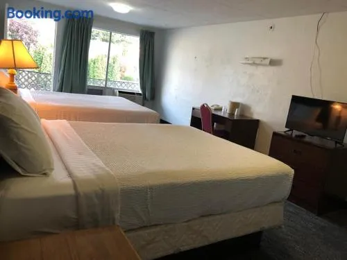 Portland Super Value Inn - Image 1