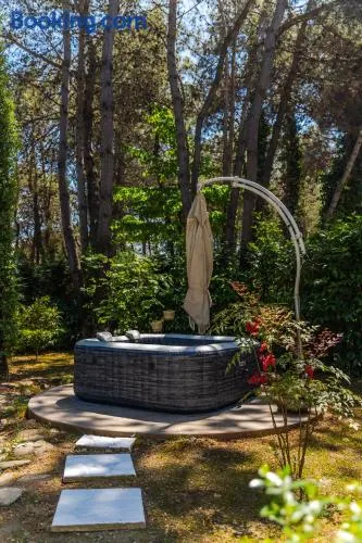 The Garden Jacuzzi Apartment By PS - Image 1