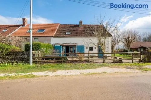 Gîte trois étoiles avec jardin proche de Semur-en-Auxois et d'Époisses - Image 1