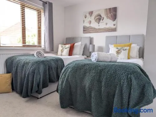 Dean House 2 BR-Free parking-Work stays-Fully Equipped-SLEEPS 5 - Image 1