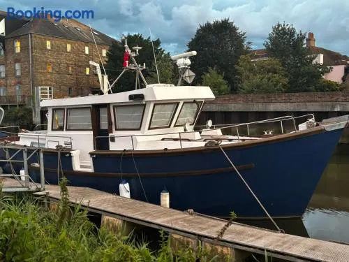 Sea Dream 42ft Beautiful 2 bedroom boat - Image 1