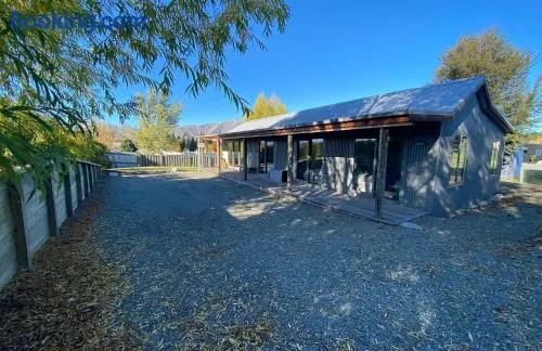 Ribbonwood Cottage - Image 1
