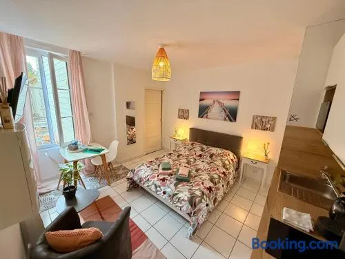 Zéphyra Studio DELUXE dans résidence Privée avec Patio à proximité - Image 1