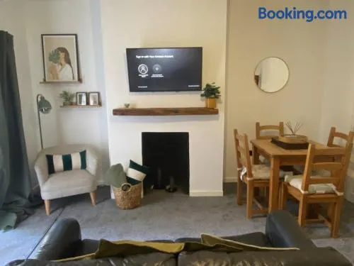 Slick Space for a Wigan Stay - 5 Minutes from M6 and M58 Motorways - Image 1