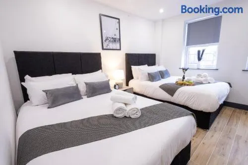 Modern Borehamwood Flat - 2 Min Walk to Station - Image 1