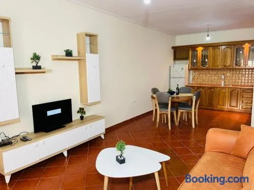 Suny Apartament Near City Center - Image 1