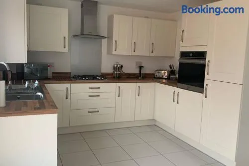Stanton Cross 5 persons 3 Bed Home - Image 1