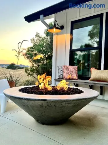Sunset View Luxury Living on 5 Picturesque Acres - Image 1