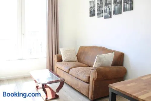 Bright apartment near the Stade de France - Image 1