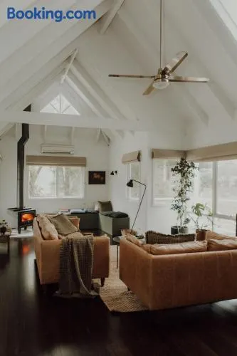 Birch Cottage Trentham - Image 1