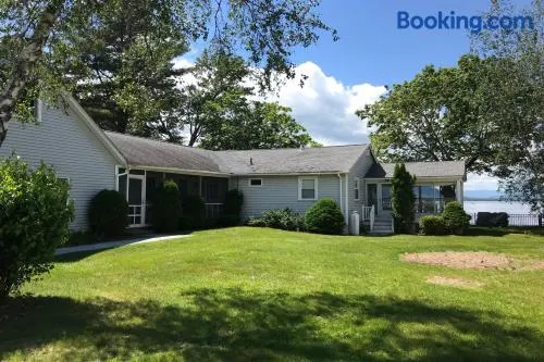 4 Bed 2 Bath Vacation home in Ossipee - Image 1