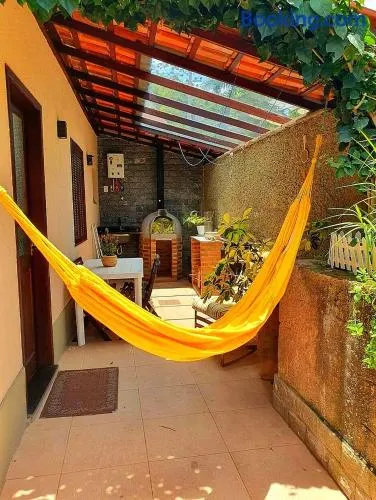 Recanto de Itaipava - casa com forno de pizza a lenha, churrasqueira, pet friendly, equipada para até 6 pessoas, em meio à Natureza e próxima ao centro do bairro - Image 1