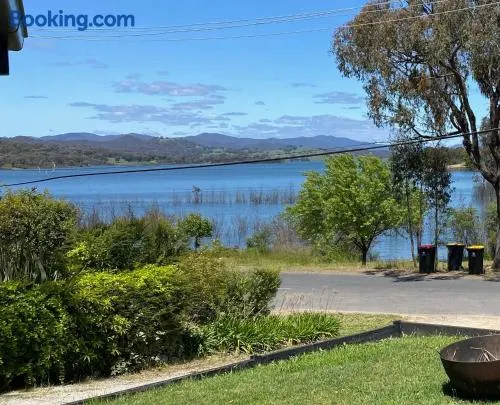 Relax in the spa with views opposite Lake Eildon - Image 1