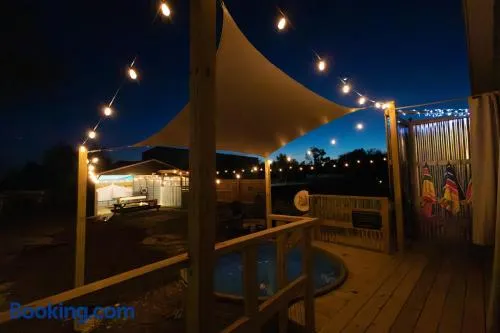 Game Barn, Cowboy Pool, 17ft Movie Screen - sleeps 10 - Image 1
