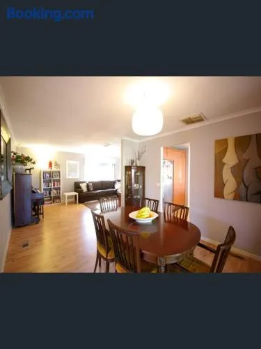 ravenhill house - Image 1