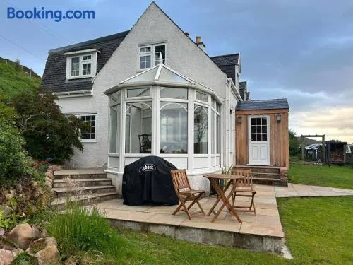 Marsco Apartment - Garden & Patio - Sea Views - Image 1
