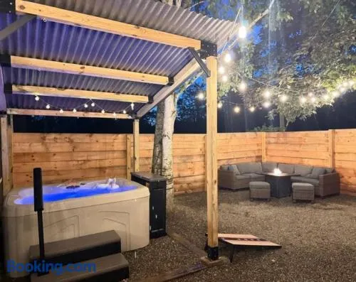 Speakeasy Hot Tub Escape | Pet-Friendly | Hudson NY - Image 1