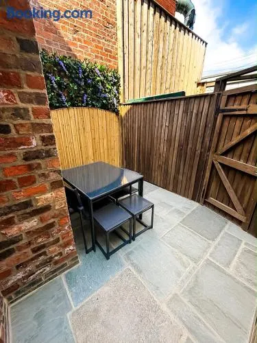Cottage Bondgate - Image 1