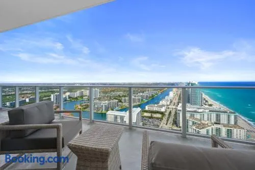 Beautiful Beachfront Penthouse - Image 1
