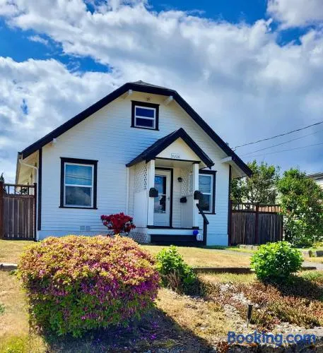 Cottage on Durango - Image 1