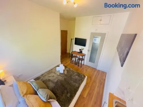 Zee homes W6 - Image 1