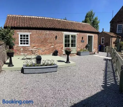 Bungalow Sleeps 2 with Garden - Image 1