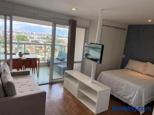 Loft com vista para aeroporto, tela de proteção 1 vaga e lazer completo - Image 1
