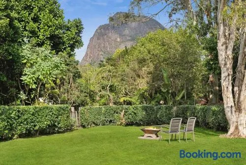 Mountain Views, Spa Bath, Pet Friendly, Near Zoo! - Image 1