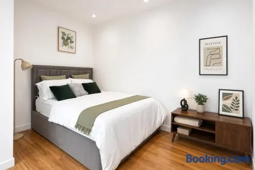 Kingsland Boutique stay- 2 bedroom near Shoreditch - Image 1