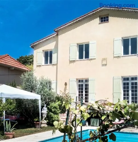 Hote-Aix-Centre-garage-piscine - Image 1