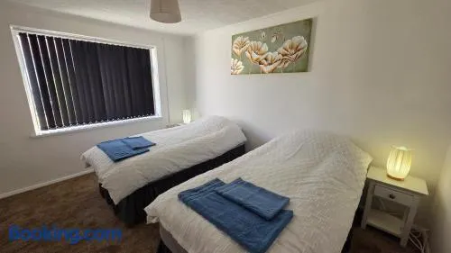 Fresh, Fully Equipped 4 Bedroom Home - Image 1