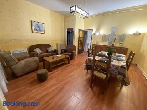 Logement Spacieux 3 Chambres à Azay-le-Rideau - Image 1