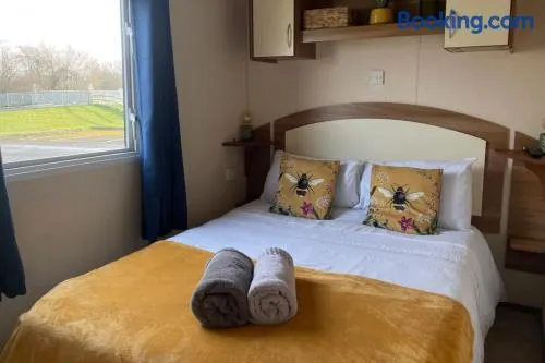 3 Bedroom Caravan Sleep 6 Pet Friendly - Image 1