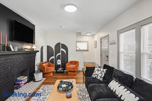 Cozy 2BR Near Ohio State - Private Yard - Parking - Image 1